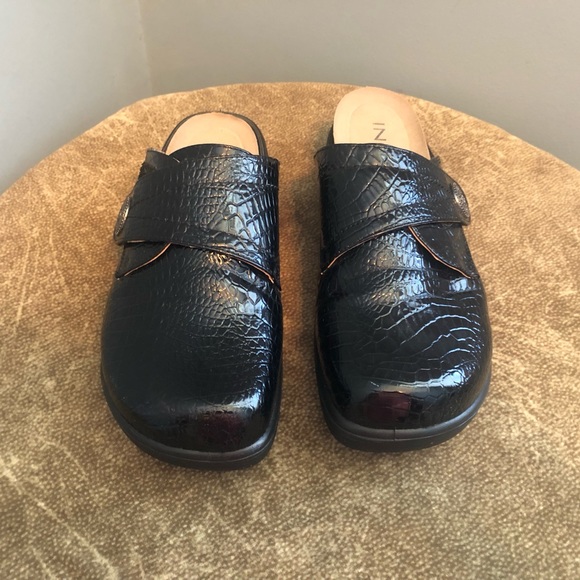 Ingaro black “Happy” patent faux leather  women’s shoes. I CONSIDER ALL OFFERS! - Picture 2 of 5